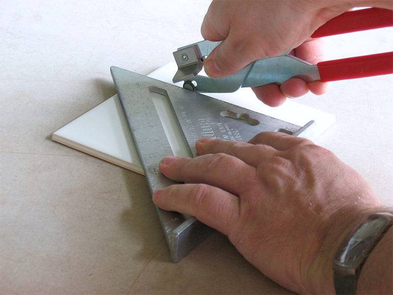 Как резать кафельную плитку – инструмент и способы