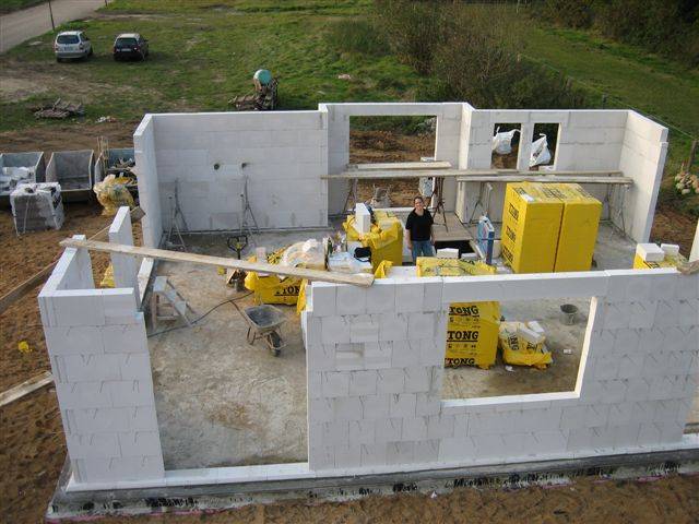 Кладка стен из газобетонных блоков, технология укладки газобетона, фото