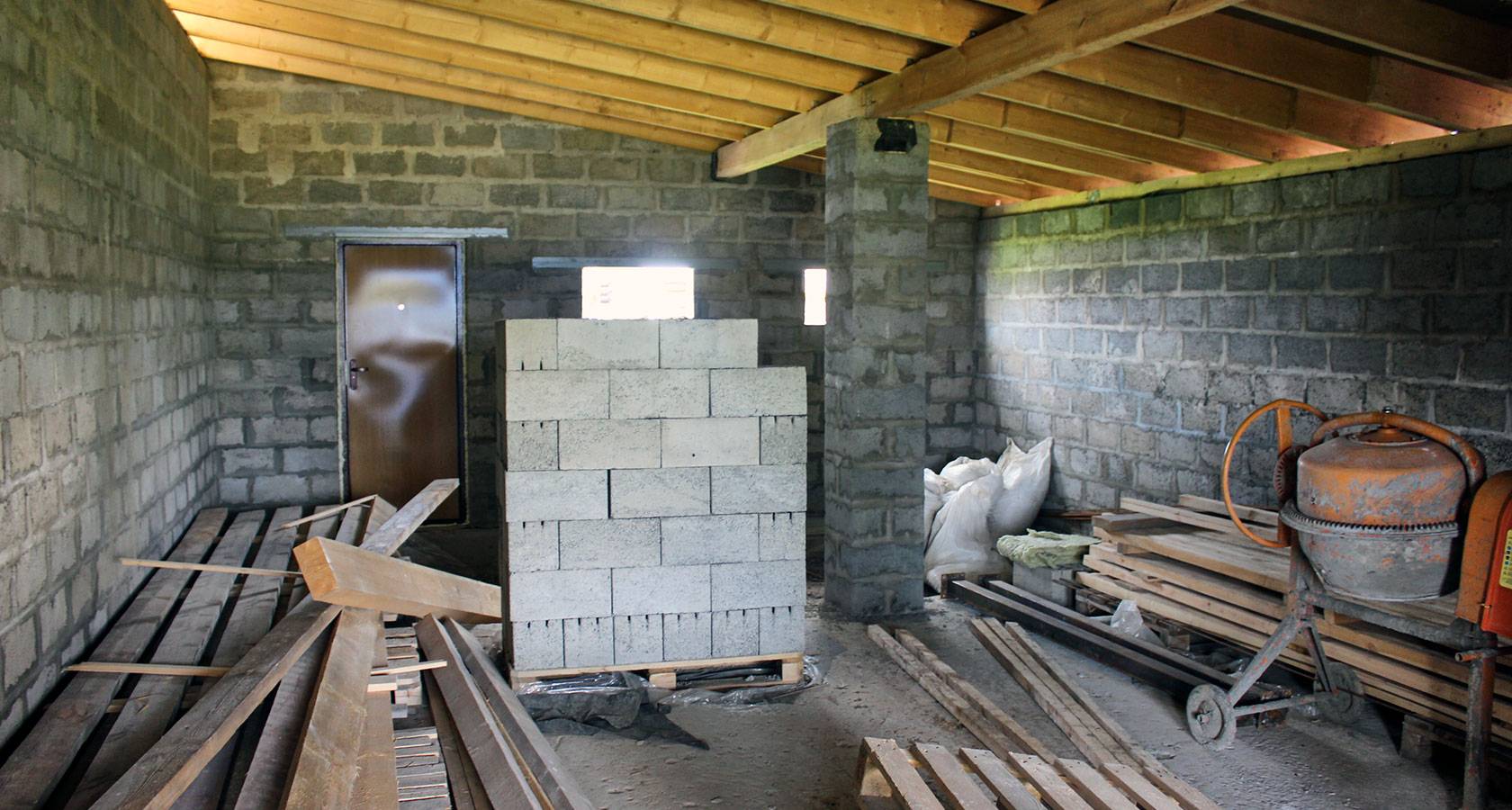 Сарай из керамзитобетонных блоков: требования к камню, как построить своими руками, фото, плюсы и минусы материала для возведения хозяйственных помещений | - строим дом-эконом