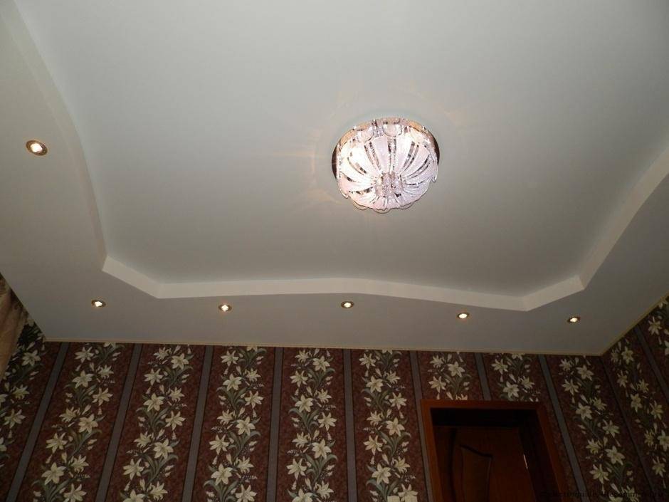 Потолок натяжной и из гипсокартона: комбинированный, двухуровневый, с подсветкой, фото
