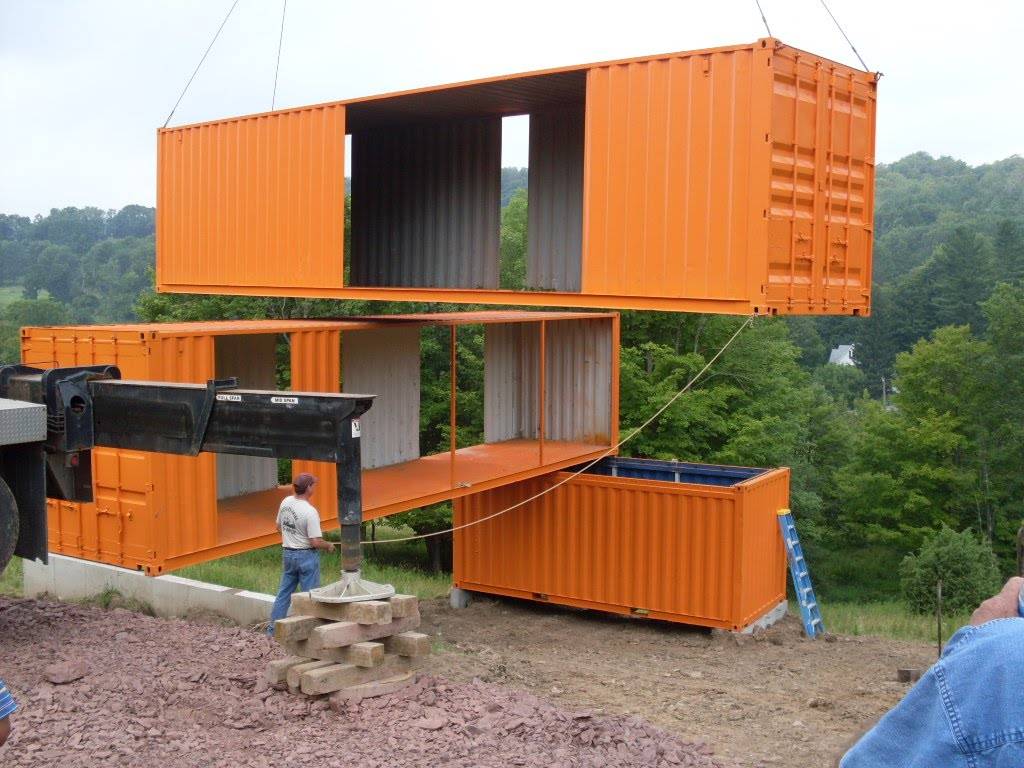 Как построить дачный дом из контейнеров