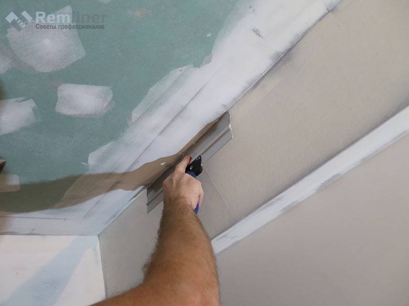 Поклейка стеклохолста на потолок: паутинка, стекловолокно для потолка под покраску, как клеить стеклохолст, оклейка стеклохолстом, какой стеклохолст лучше, отделка потолка стеклотканью