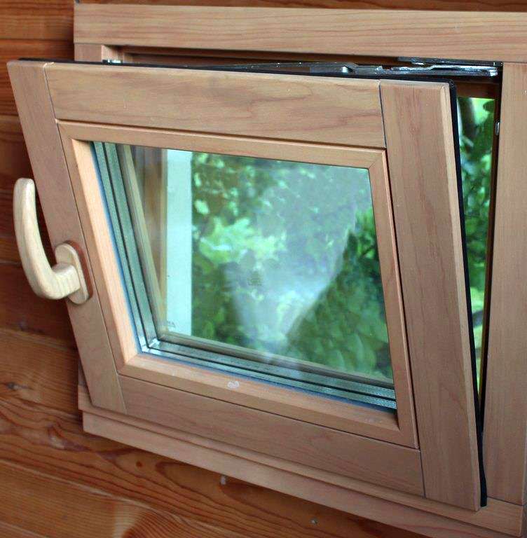 Какие лучше окна для бани – деревянные или пластиковые?