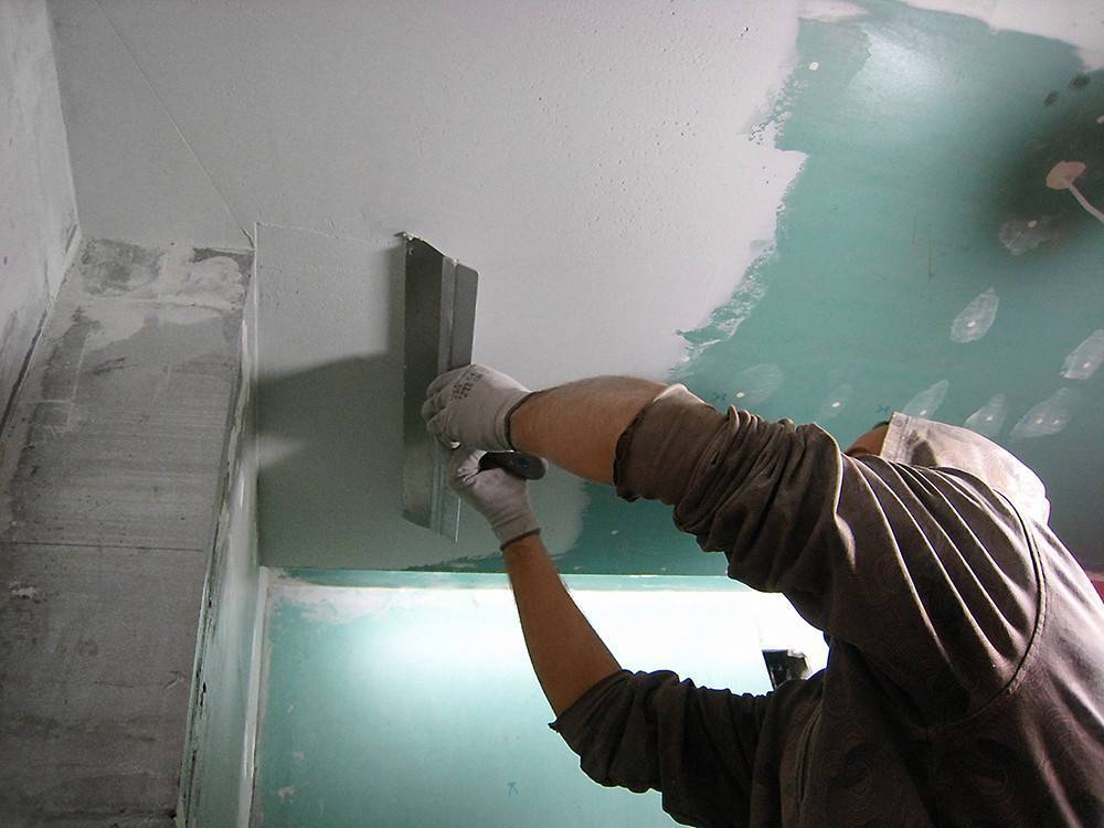 Как убрать плесень на стенах и потолках с помощью белизны