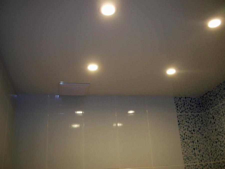 Как правильно выбрать точечные светильники для натяжного потолка?