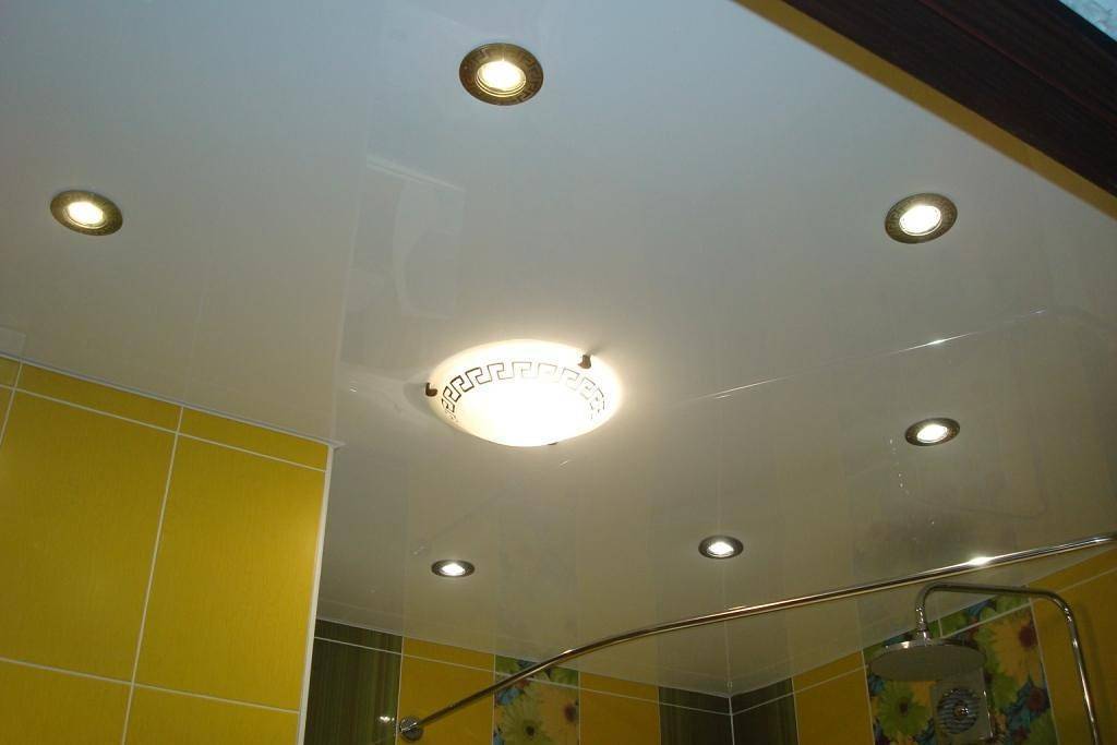Светильники для ванной комнаты - фото, расположение и типы