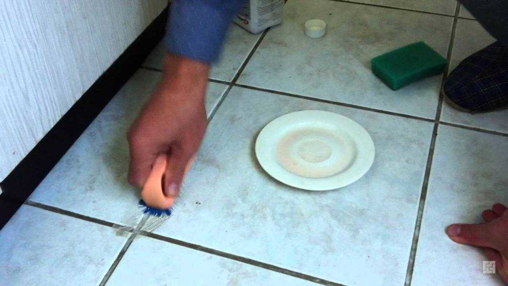 Чем убрать плиточный клей