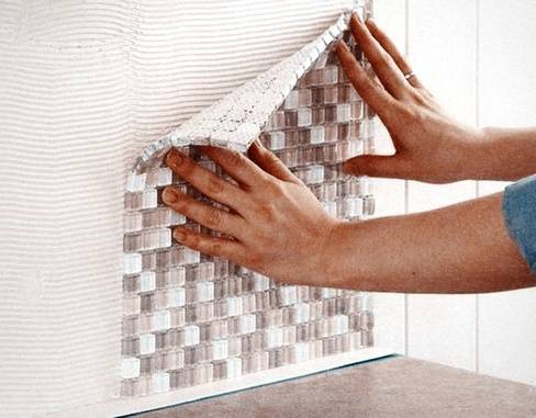 Мозаичный пол в ванной — топ-3 способа устройства с инструкциями