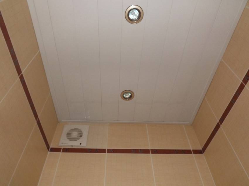 Из чего лучше сделать потолок в ванной: сравнение технологий