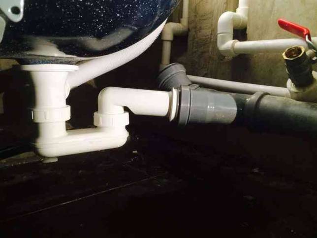 Замена сливной трубы в ванной: особенности проведения работ