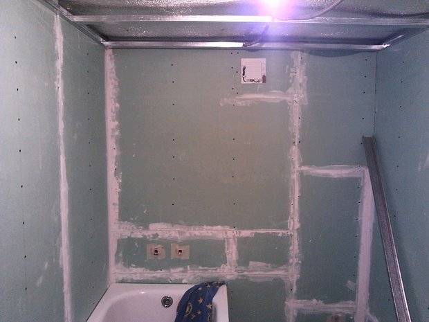 Как выровнять стены в ванной под плитку гипсокартоном без каркаса