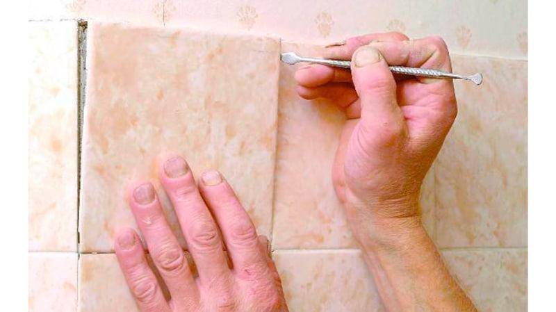 Треснула плитка на стене в ванной — что делать и как поменять