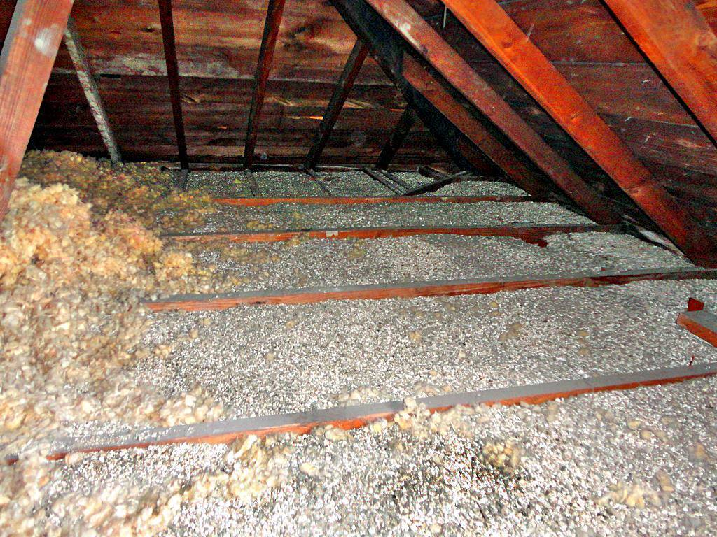Как сделать утепление потолка опилками – варианты теплоизоляции, инструкции