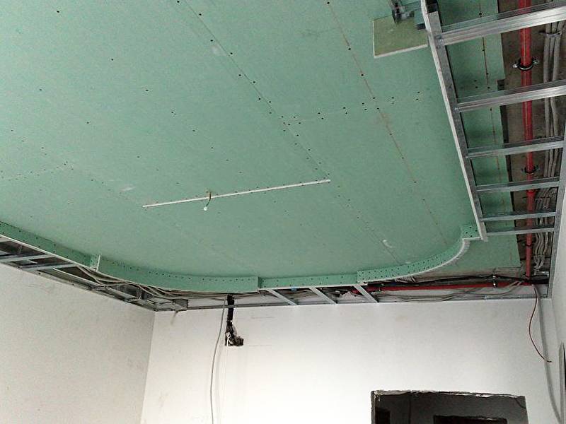 Стены и потолок в ванной из гипсокартона: влагостойкая конструкция из неустойчивого к сырости материала