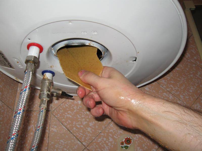 Как почистить бойлер (водонагреватель) от накипи своими руками?