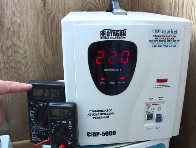 Стабилизатор напряжения для газового котла: типы, характеристики, особенности и критерии выбора