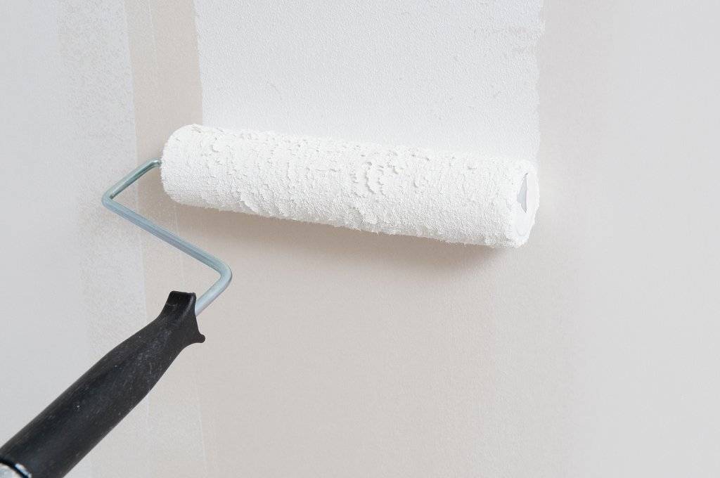 Как выбрать качественный валик для покраски стен и потолка: кратко и понятно
