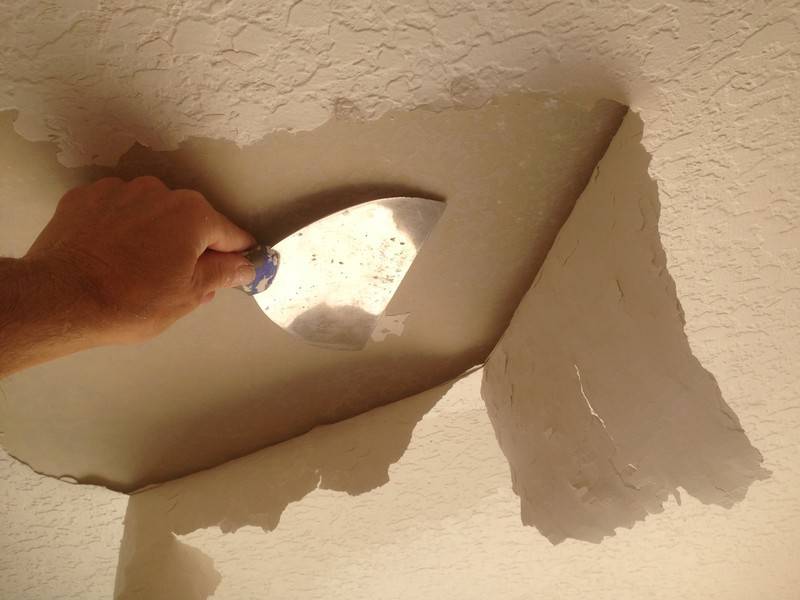 Очистка потолка от побелки: как отмыть побелку с потолка, как правильно смыть мел, как быстро убрать побелку, размыть, очистить потолок