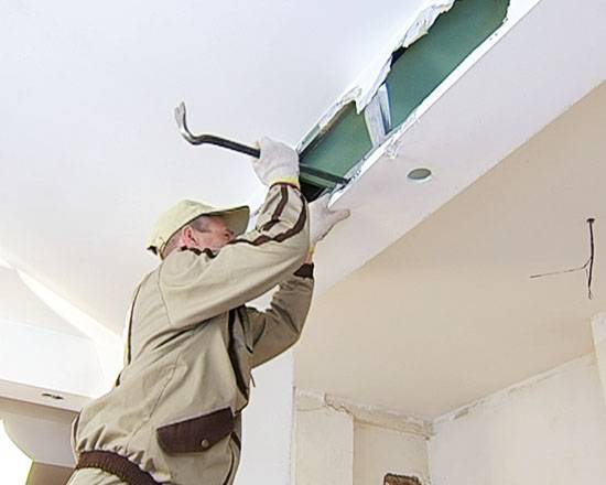 Демонтаж гипсокартонного потолка: как разобрать гкл и цена м2 за подвесной