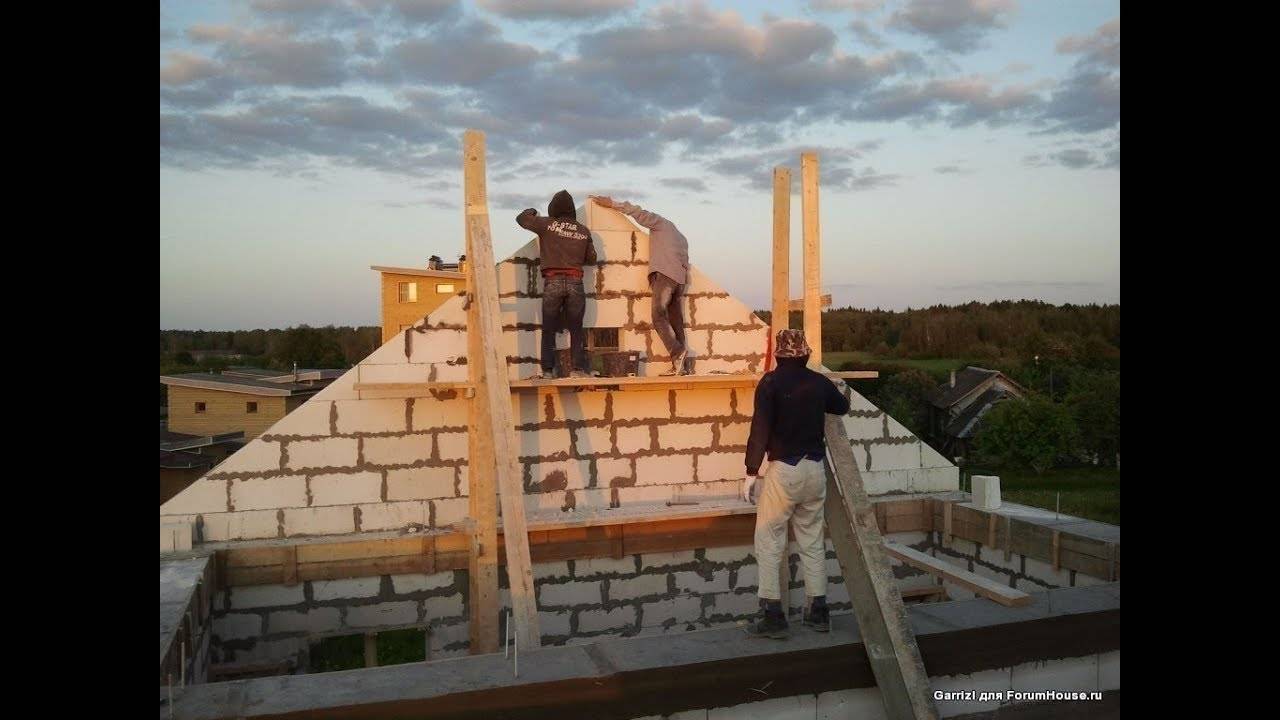 Как выложить фронтон из газоблока своими руками?