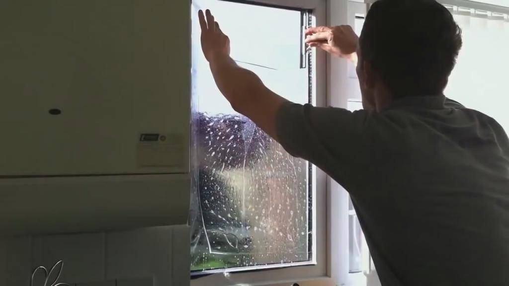 Пленка солнцезащитная: какая бывает и как ее правильно клеить на окно?