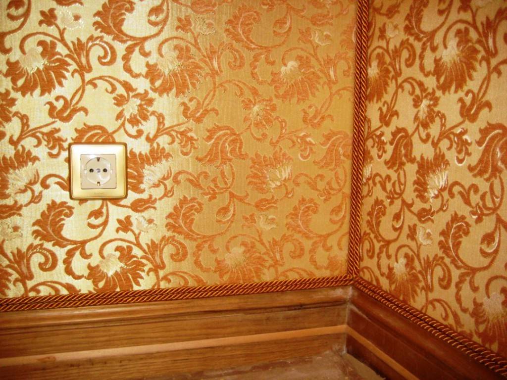 Комбинирование разных обоев в интерьере: особенности оклейки стен и фото обоев в домашних интерьерах