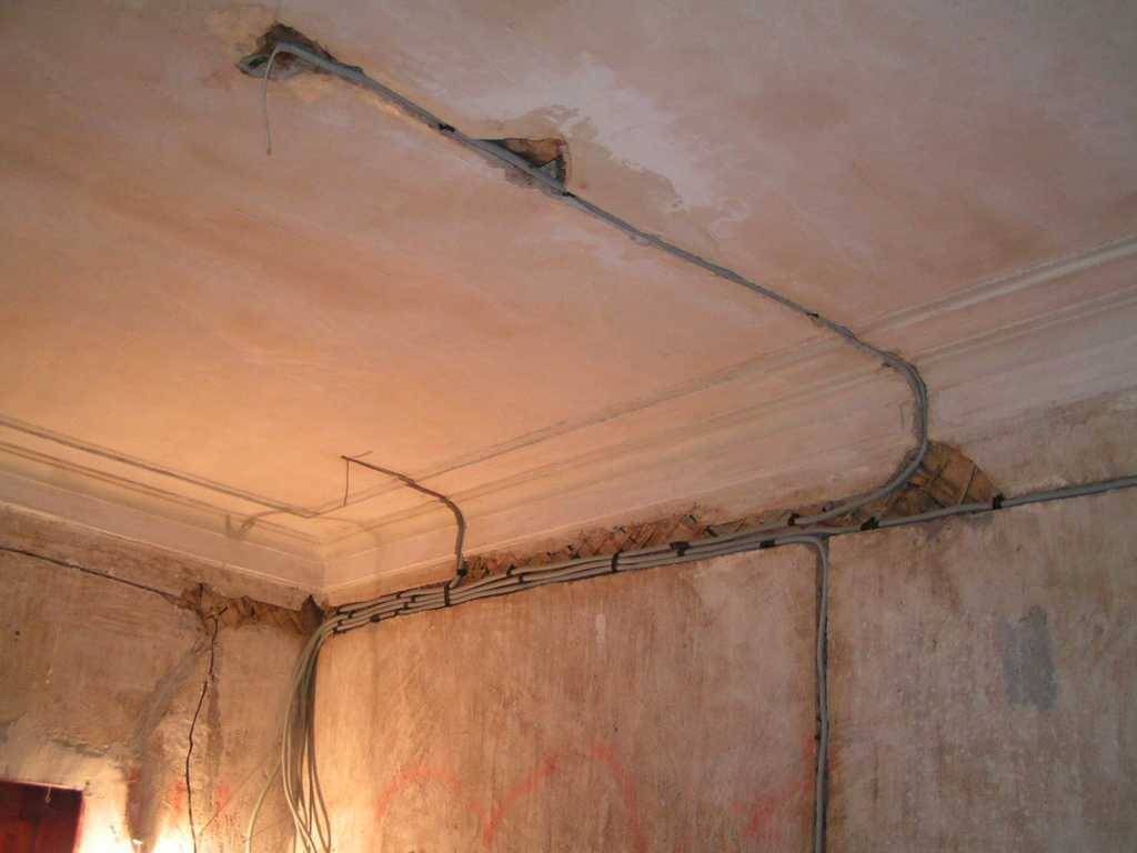 Как протянуть провод под гипсокартоном на стене: поэтапное выполнение работ