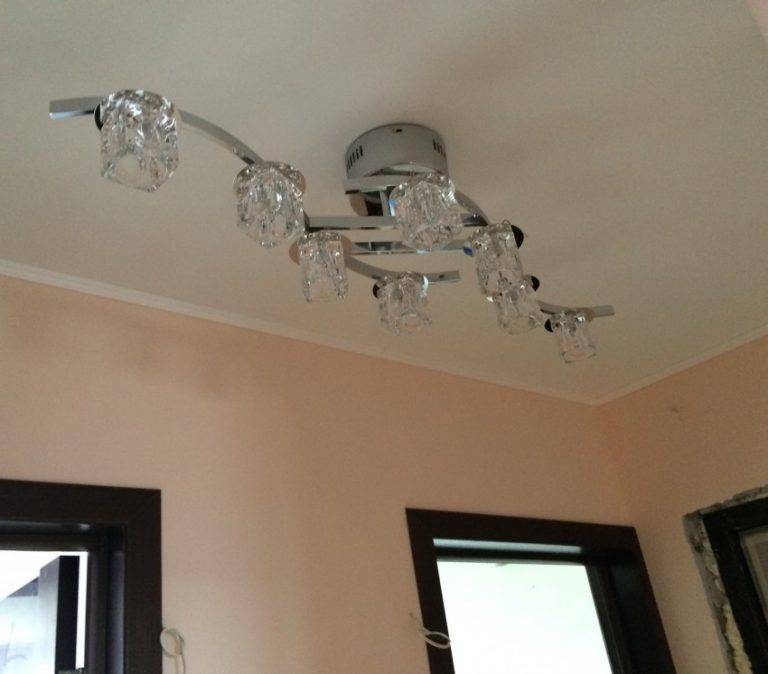 Как можно повесить люстру на гипсокартонный потолок?