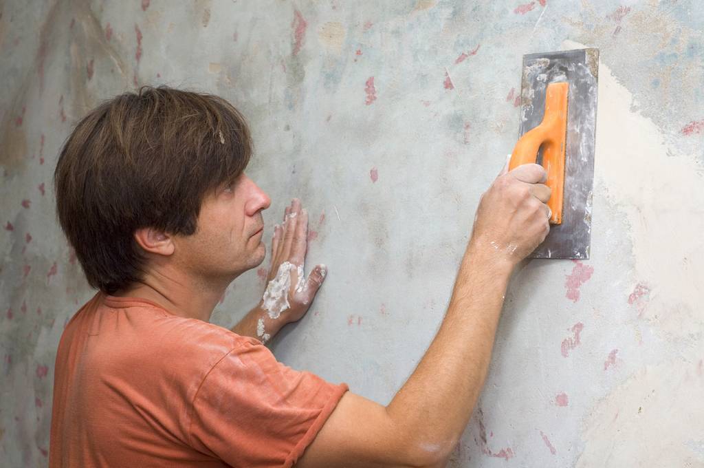 Как снять штукатурку со стены своими руками