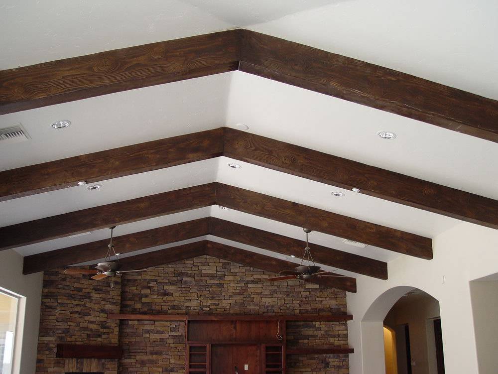 Потолок в деревянном доме: варианты и материалы со свойствами, правила работы
