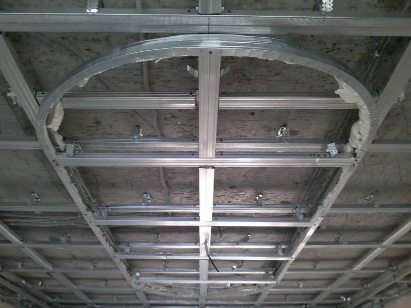 Каркас двухуровневого потолка из гипсокартона с подсветкой