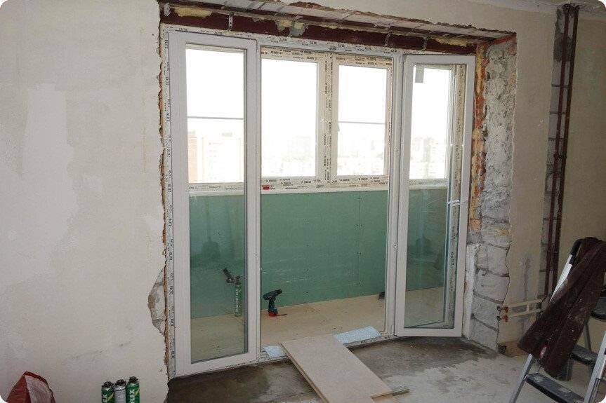 Балконный блок: преимущества, виды, замена своими руками