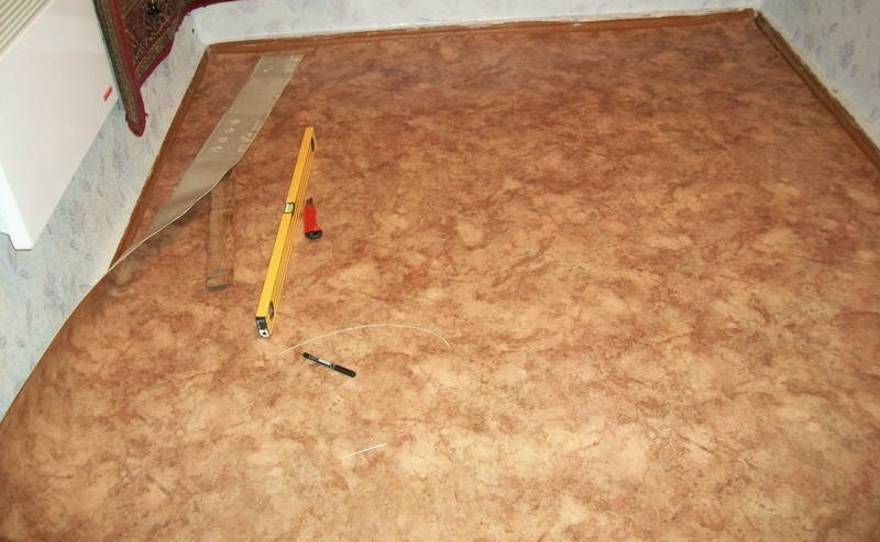 Как стелить линолеум: технология правильной укладки линолеума на деревянный и бетонный пол
