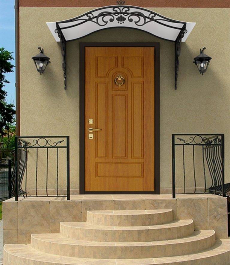 Выбираем уличные двери в частный дом – что поставить на входе