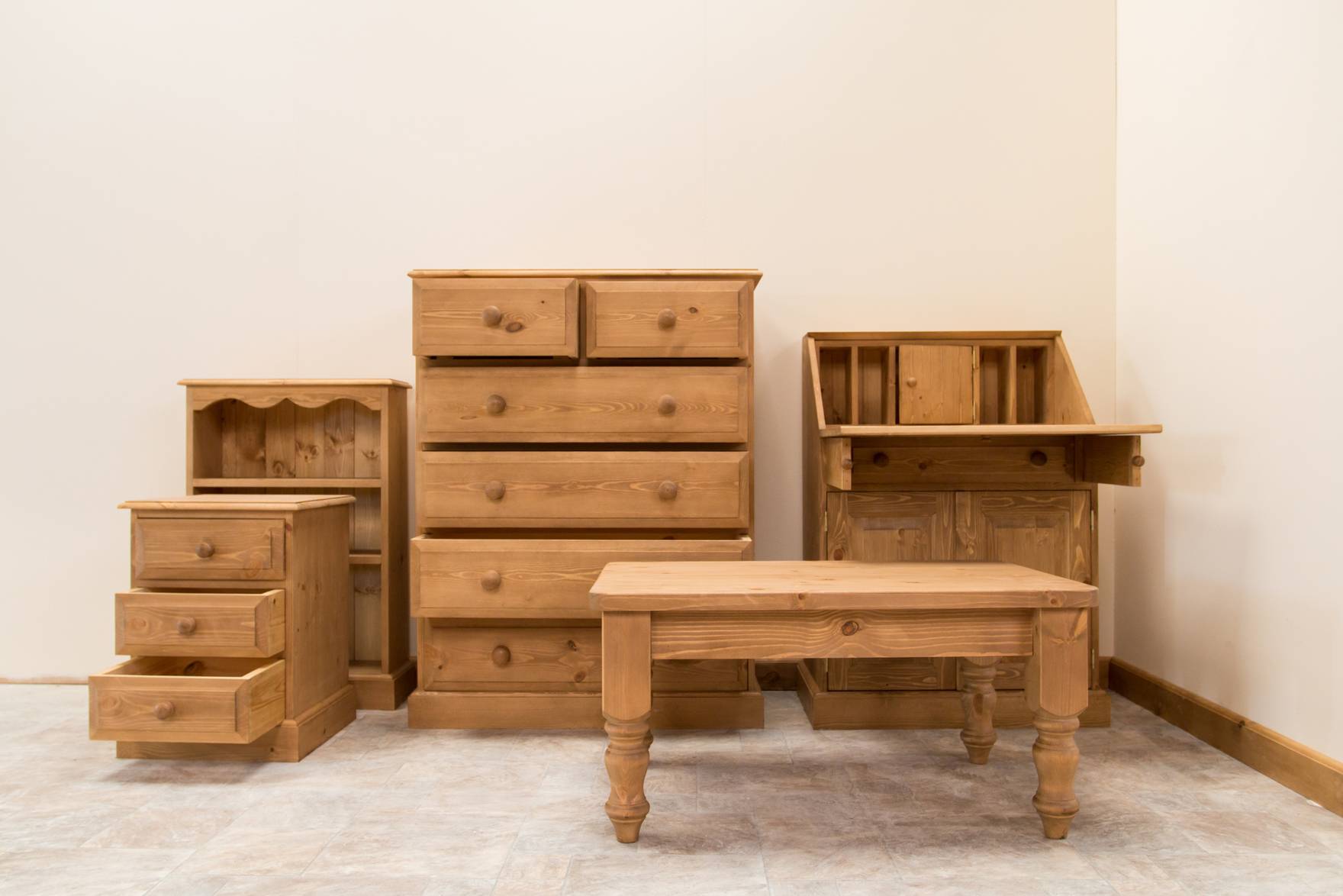 Мебель из натурального дерева своими руками для дома и сада: инструкции по изготовлению | file-don.ru