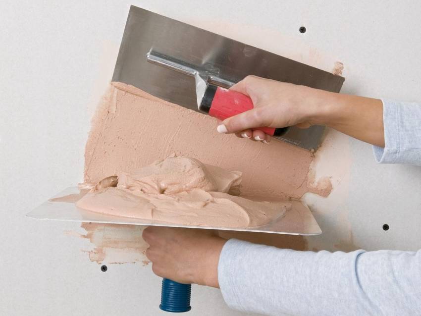 Как и чем правильно штукатурить стену из гипсокартона своими руками: пошаговая инструкция, видео