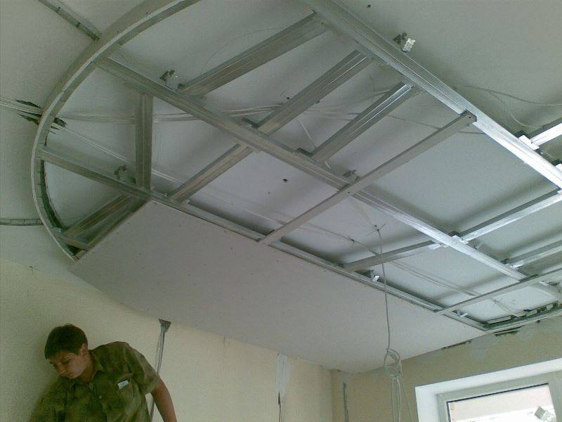 Как сделать двухуровневый потолок из гипсокартона: инструкция по правильному монтажу, видео и фото