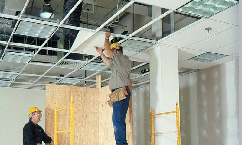 Демонтаж подвесного потолка: как снять подвесной потолок, как разобрать реечный навесной потолок, разборка