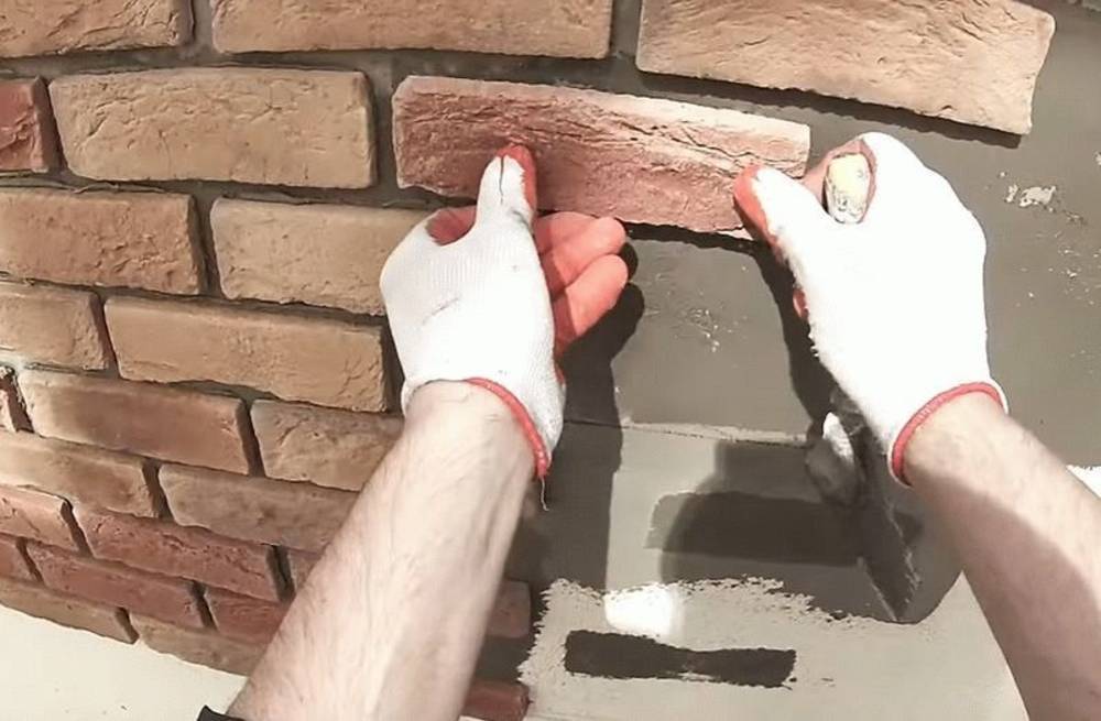 Технология укладки гипсовой плитки на стену под кирпич