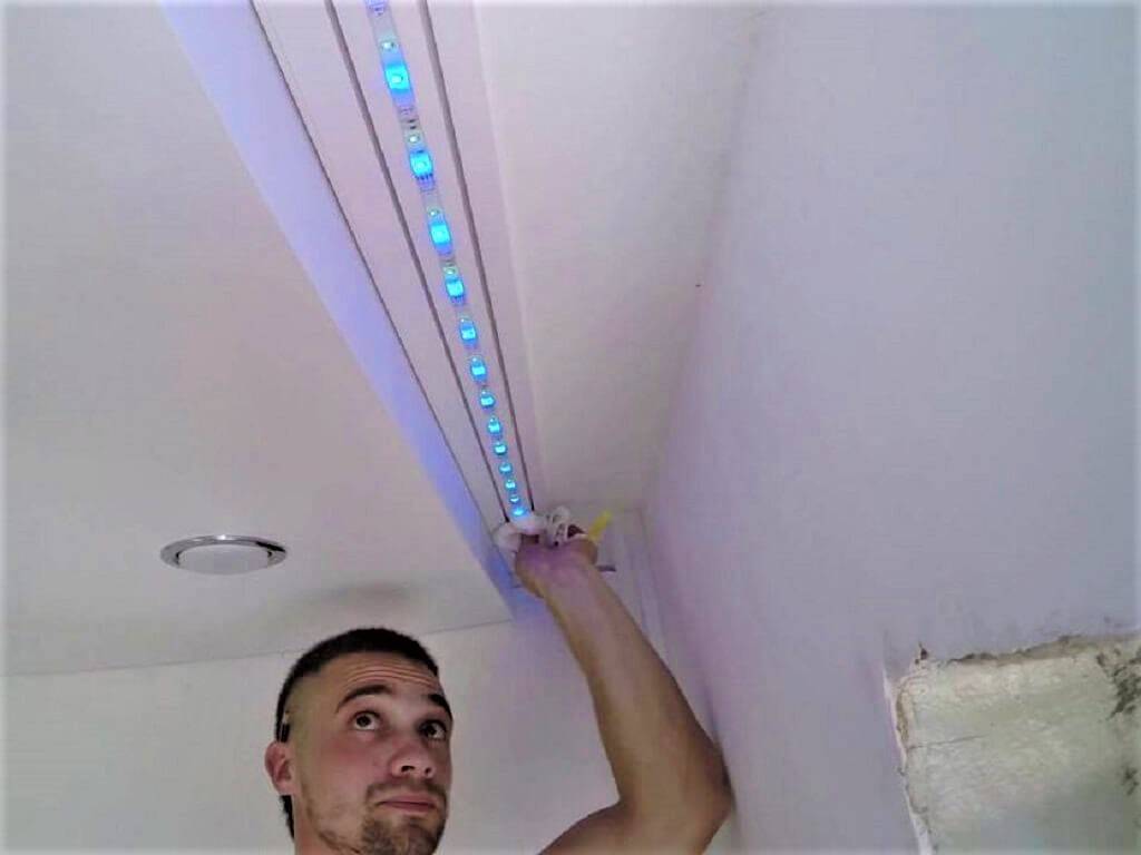 Расчет и монтаж светодиодной ленты для подсветки потолка