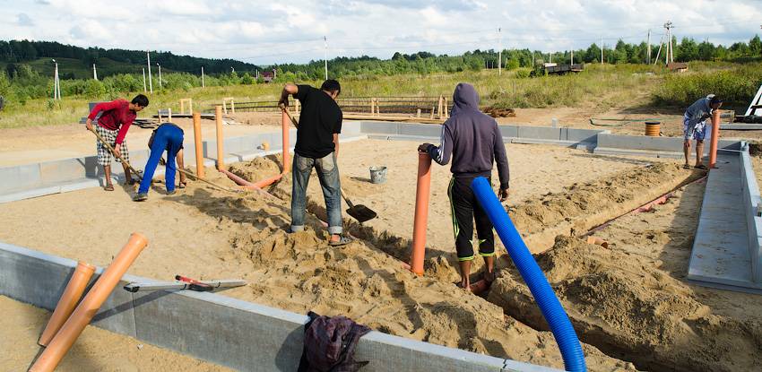 Правила обустройства канализации под фундаментной плитой - статьи по недвижимости и строительству на domoved.su