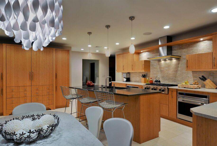 Освещение на кухне с натяжным потолком, разнообразие светильников и как с их помощью создать стильную и функциональную подсветку - 17 фото