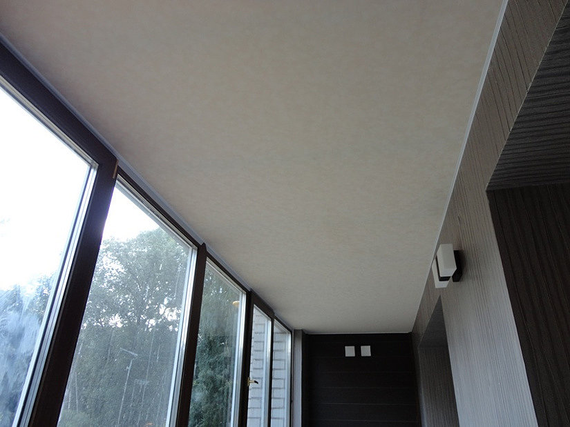 Потолок на балконе своими руками: отделка, как сделать потолок на лоджии, как обшить, какой лучше, монтаж реечного, пластикового потолка, варианты