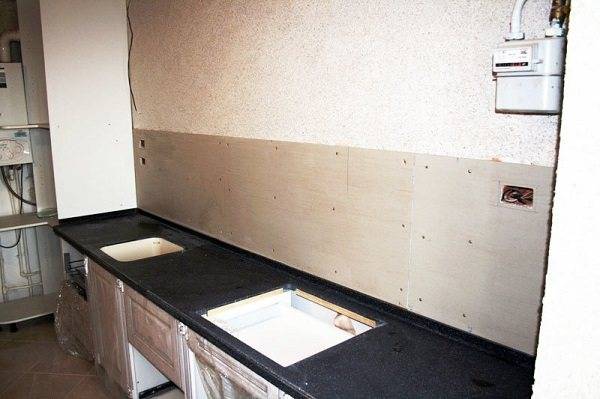 Ламинат на стене в кухне - применять с осторожностью