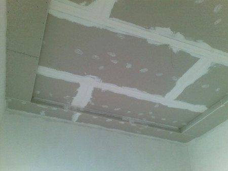 Потолок из гипсокартона без мороки - делаем своимируками!