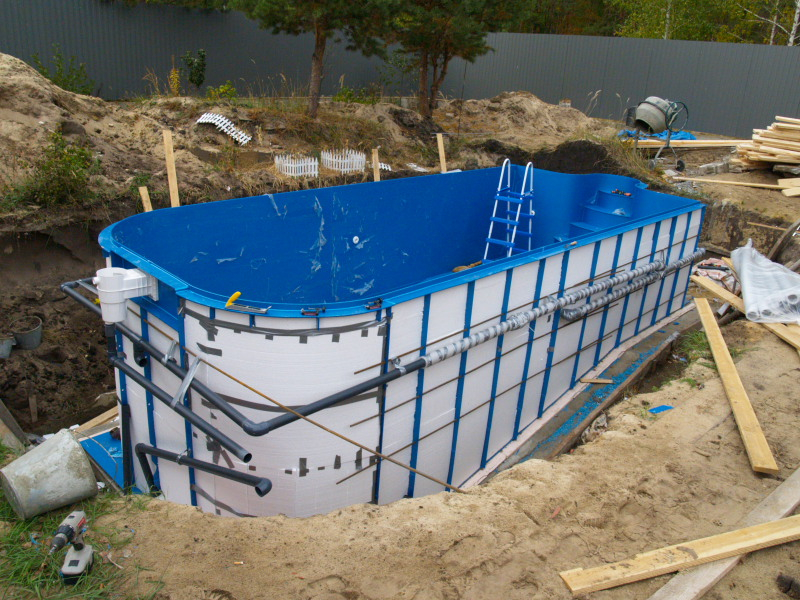 Бассейн на загородном участке. как построить на даче водоем своими собственными руками. инструкция и фото