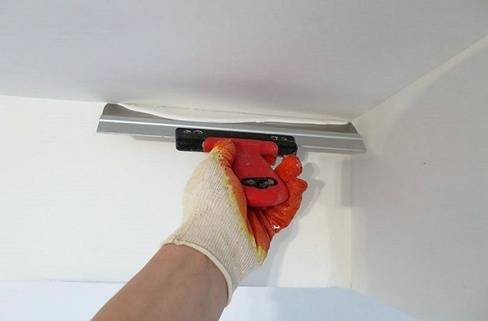 Как зашпаклевать потолок своими руками под покраску