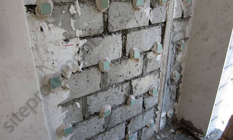 Как выровнять стены гипсокартоном без каркаса в деревянном доме