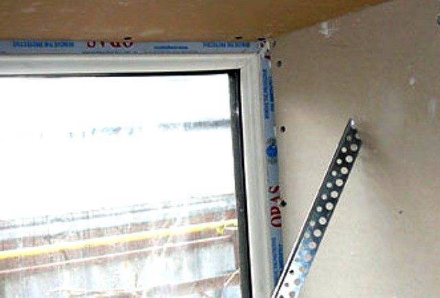 Стена из гипсокартона с откосами на окно — окончание работ