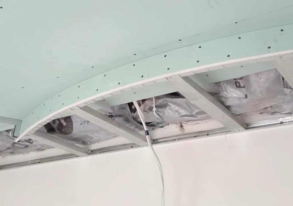 Монтаж потолка из гипсокартона на видео примере